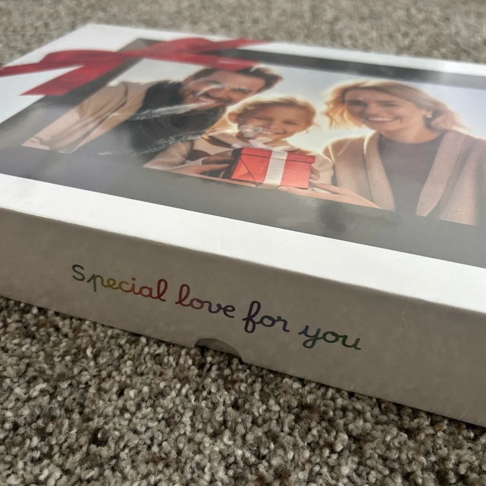 Red Ribbon Gift Frame - Picture 4 of 11